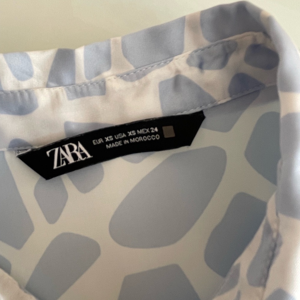 Zara Abstract Blue and White Blouse - Picture 10 of 15